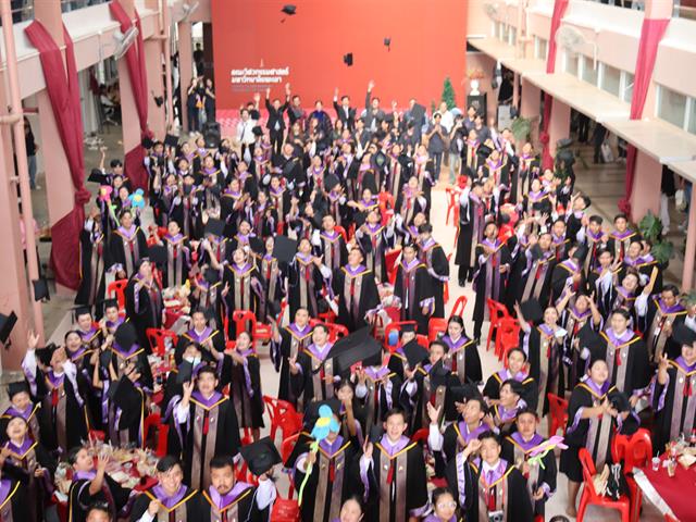 คณะวิศวกรรมศาสตร์ ขอแสดงความยินดีกับบัณฑิตและมหาบัณฑิต ในพิธีพระราชทานปริญญาบัตร ประจำปีการศึกษา 2565