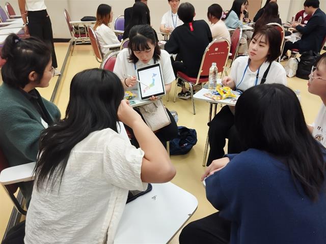 คณะศิลปศาสตร์ให้การต้อนรับบัณฑิตวิทยาลัย มหาวิทยาลัยชิกะ ประเทศญี่ปุ่น