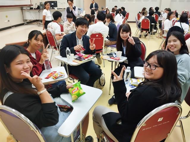 คณะศิลปศาสตร์ให้การต้อนรับบัณฑิตวิทยาลัย มหาวิทยาลัยชิกะ ประเทศญี่ปุ่น