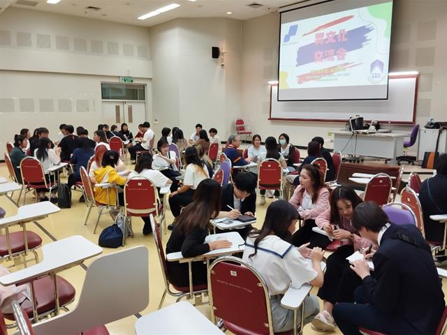 คณะศิลปศาสตร์ให้การต้อนรับบัณฑิตวิทยาลัย มหาวิทยาลัยชิกะ ประเทศญี่ปุ่น