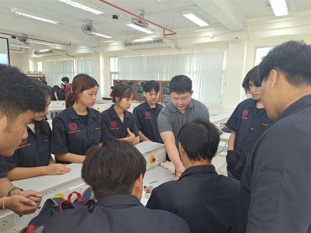 วิศวกรรมไฟฟ้า จัดกิจกรรมอบรมเชิงปฏิบัติการพัฒนาทักษะการพันหม้อแปลงไฟฟ้าขนาดเล็ก เสริมสร้างทักษะในการพันหม้อแปลงไฟฟ้าให้กับนิสิต