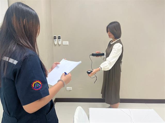      สา’สุข ม.พะเยา สาขาวิชาอาชีวอนามัยและความปลอดภัย ให้บริการวิชาการในการตรวจวัดความเข้มของแสงสว่าง