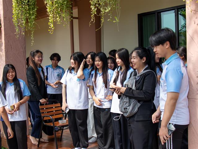 คณะศิลปศาสตร์ให้การต้อนรับคณะครูและนักเรียน โรงเรียนแม่สายประสิทธิ์ศาสตร์ จังหวัดเชียงราย