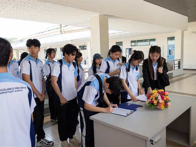 คณะศิลปศาสตร์ให้การต้อนรับคณะครูและนักเรียน โรงเรียนแม่สายประสิทธิ์ศาสตร์ จังหวัดเชียงราย