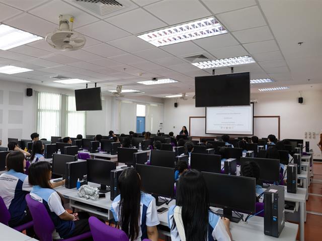 คณะศิลปศาสตร์ให้การต้อนรับคณะครูและนักเรียน โรงเรียนแม่สายประสิทธิ์ศาสตร์ จังหวัดเชียงราย