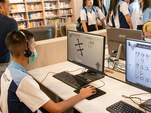 คณะศิลปศาสตร์ให้การต้อนรับคณะครูและนักเรียน โรงเรียนแม่สายประสิทธิ์ศาสตร์ จังหวัดเชียงราย