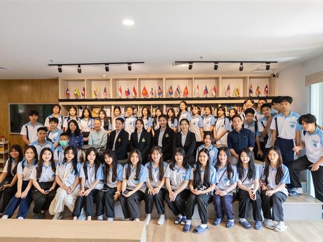 คณะศิลปศาสตร์ให้การต้อนรับคณะครูและนักเรียน โรงเรียนแม่สายประสิทธิ์ศาสตร์ จังหวัดเชียงราย
