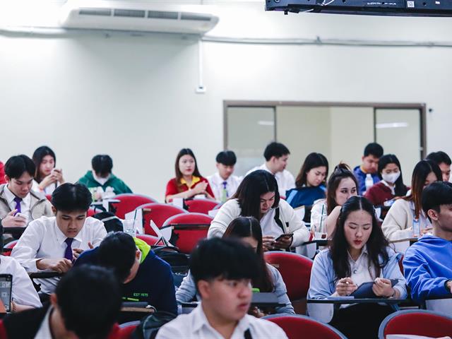 คณะรัฐศาสตร์และสังคมศาสตร์ 