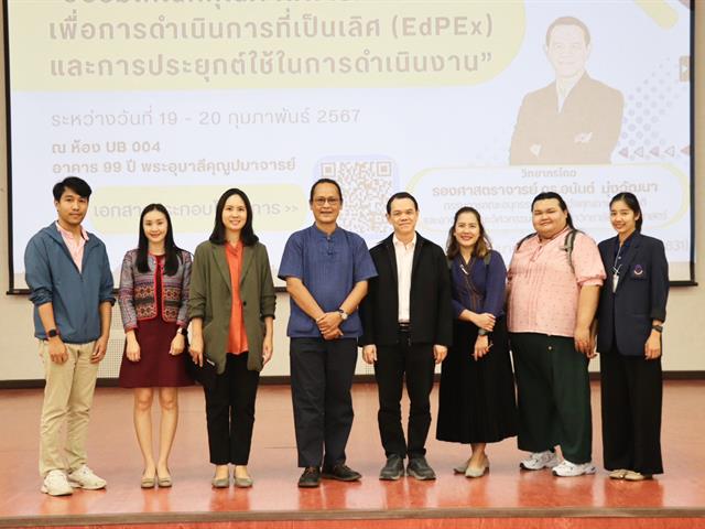 คณะรัฐศาสตร์และสังคมศาสตร์ 