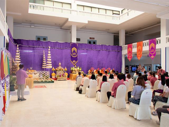 พิธีสักการะพระบรมสารีริกธาตุ พิธีตักน้ำและเจริญพระพุทธมนต์น้ำสรงพระธาตุจอมทอง เนื่องในประเพณีแห่ผ้าห่มพระธาตจอมทอง มหาวิทยาลัยพะเยา ประจำปี ๒๕๖๗