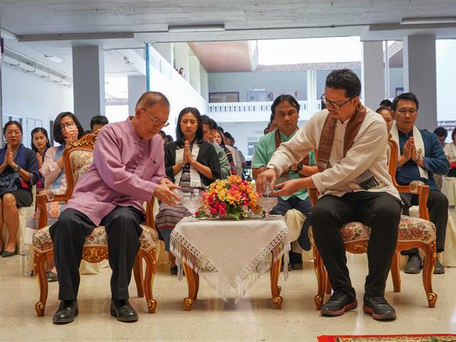 มหาวิทยาลัยพะเยาจัดพิธีสักการะพระบรมสารีริกธาตุ พิธีตักน้ำและเจริญพระพุทธมนต์น้ำสรงพระธาตุจอมทอง ประจำปี 2567