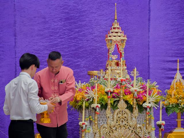 วิทยาลัยการศึกษา ร่วมกับ คณะศิลปศาสตร์ และคณะรัฐศาสตร์และสังคมศาสตร์ ดำเนินกิจกรรมพิธีตักน้ำและเจริญพระพุทธมนต์น้ำสรงพระธาตุจอมทอง ประจำปี ๒๕๖๗