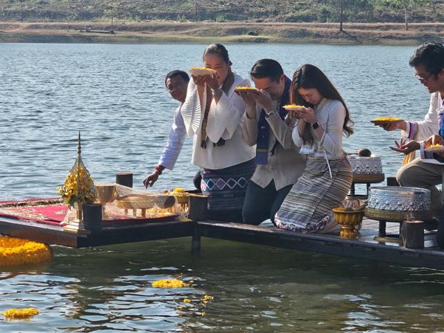 พิธีตักน้ำและเจริญพระพุทธมนต์น้ำสรงพระธาตุจอมทอง