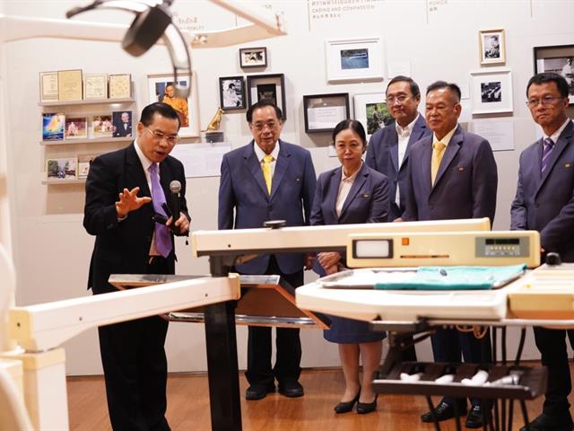จัดพิธีมอบปริญญาวิทยาศาสตรดุษฎีบัณฑิตกิตติมศักดิ์ สาขาวิซาทันตแพทยศาสตร์