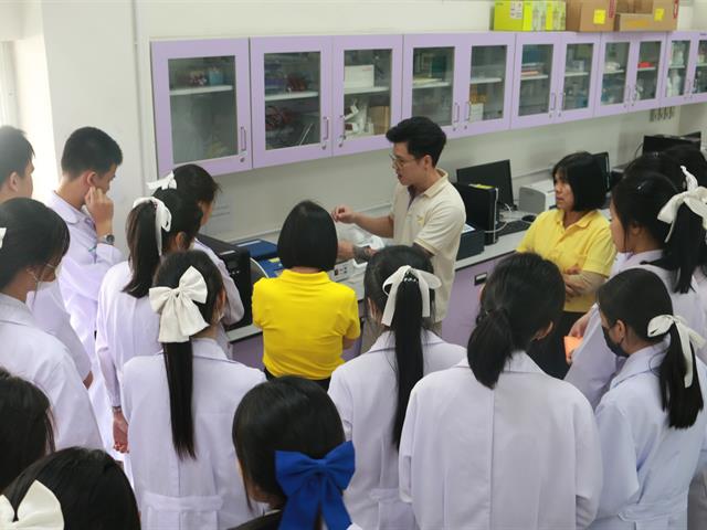 คณะวิทยาศาสตร์การแพทย์เปิดบ้านต้อนรับคณาจารย์และนักเรียนจากโรงเรียนแม่ใจวิทยาคม เพื่อฝึกปฏิบัติการทางด้านวิทยาศาสตร์การแพทย์