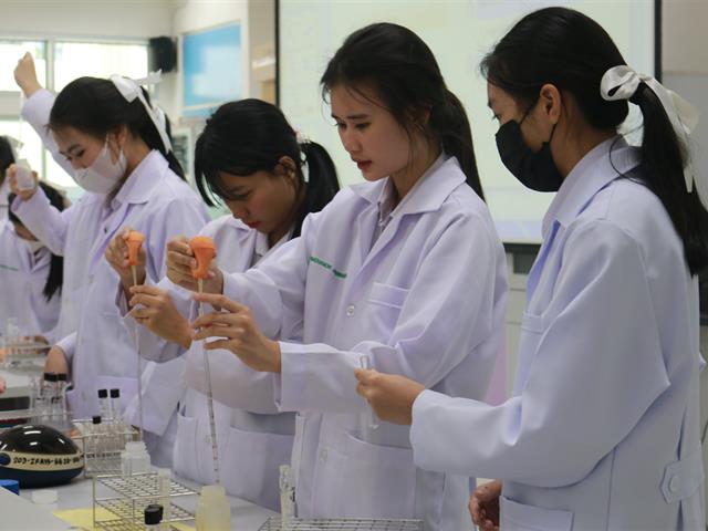 คณะวิทยาศาสตร์การแพทย์เปิดบ้านต้อนรับคณาจารย์และนักเรียนจากโรงเรียนแม่ใจวิทยาคม เพื่อฝึกปฏิบัติการทางด้านวิทยาศาสตร์การแพทย์