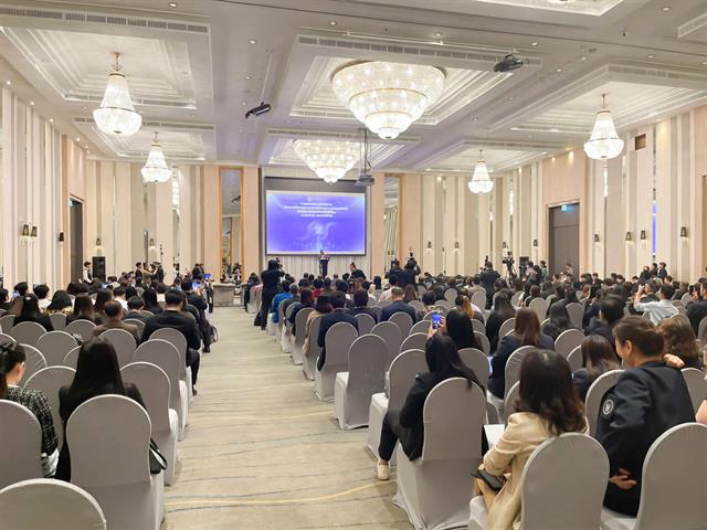 คณะศิลปศาสตร์เข้าร่วมแสดงนิทรรศการผลการดำเนินงาน โครงการพัฒนาคุณภาพการศึกษาและการพัฒนาท้องถิ่น โดยมีสถาบันอุดมศึกษาเป็นพี่เลี้ยง