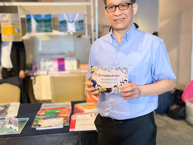 คณะศิลปศาสตร์เข้าร่วมแสดงนิทรรศการผลการดำเนินงาน โครงการพัฒนาคุณภาพการศึกษาและการพัฒนาท้องถิ่น โดยมีสถาบันอุดมศึกษาเป็นพี่เลี้ยง