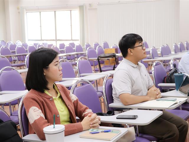 คณะรัฐศาสตร์และสังคมศาสตร์ 