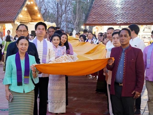 The University of Phayao inherits the Tradition of the Phra That Chom Thong Blanket Parade for the Year 2024