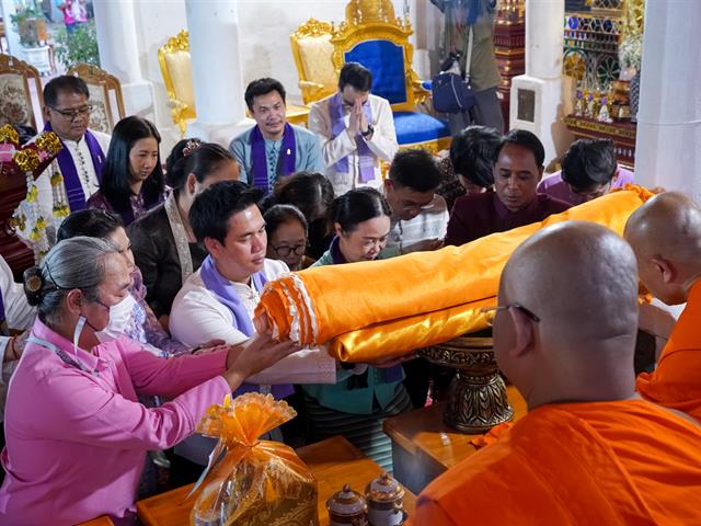 The University of Phayao inherits the Tradition of the Phra That Chom Thong Blanket Parade for the Year 2024