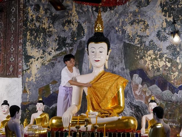 The University of Phayao inherits the Tradition of the Phra That Chom Thong Blanket Parade for the Year 2024