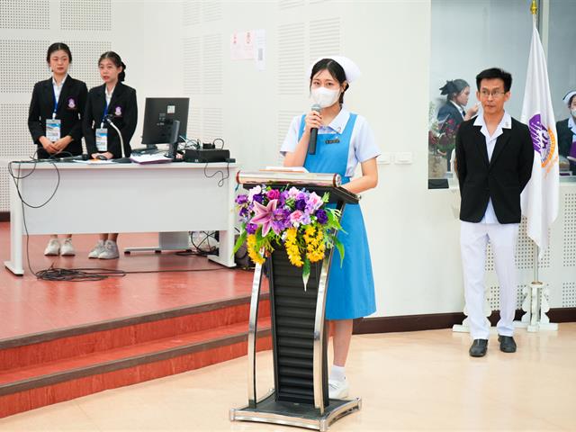 พิธีรับมอบแถบหมวกพยาบาลและเข็มเครื่องหมายสถาบัน 