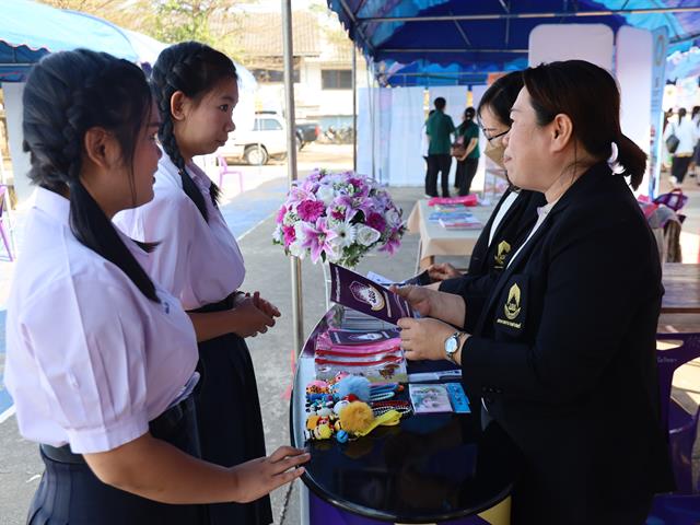 ประชาสัมพันธ์หลักสูตรของคณะให้กับนักเรียนมัธยมศึกษาของโรงเรียนวังเหนือวิทยาคม จ.ลำปาง