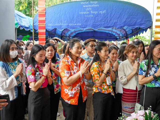 มหาวิทยาลัยพะเยา ร่วมพิธีรดน้ำขอพร ผู้ว่าราชการจังหวัดพะเยา เนื่องในวันสงกรานต์ ประเพณีปีใหม่ไทย