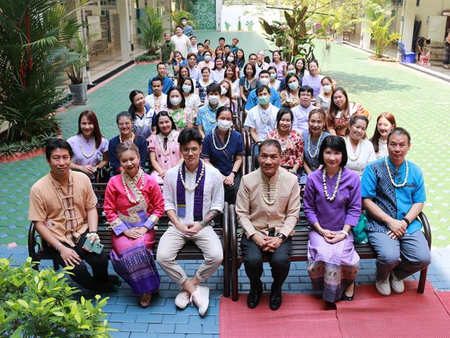 คณะวิทยาศาสตร์การแพทย์จัดโครงการรดน้ำดำหัวประเพณีสงกรานต์