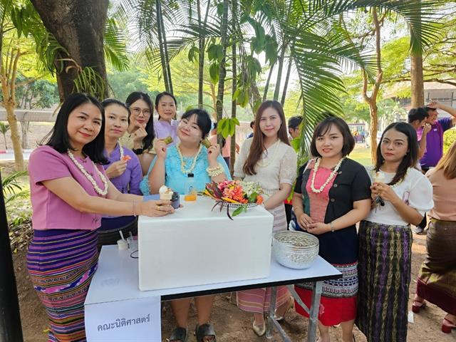 สระเกล้าดำหัวอธิการบดีและผู้อาวุโส