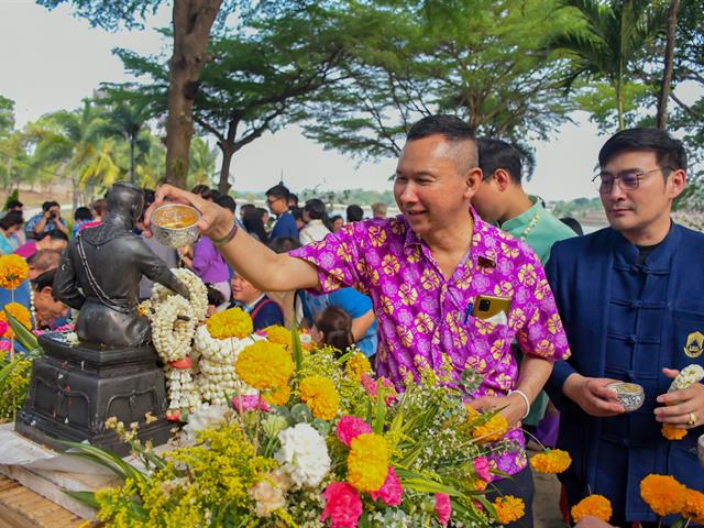 วิทยาลัยการศึกษา เข้าร่วมประเพณีสระเกล้าดำหัวอธิการบดีและผู้อาวุโส เนื่องในเทศกาลสงกรานต์มหาวิทยาลัยพะเยา ประจำปี 2567