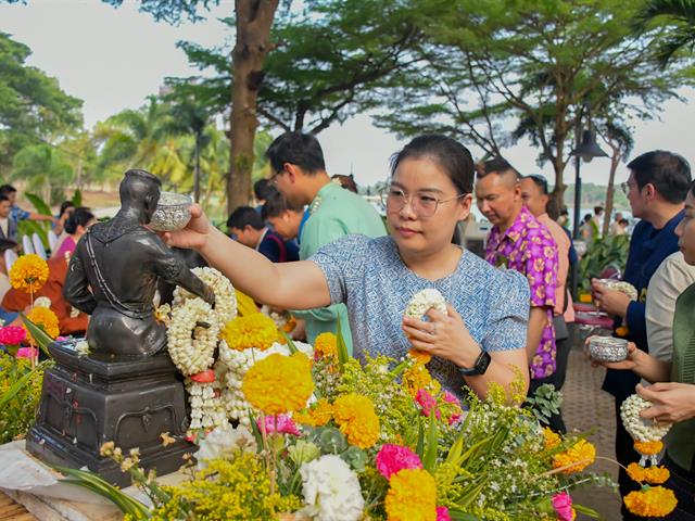 วิทยาลัยการศึกษา เข้าร่วมประเพณีสระเกล้าดำหัวอธิการบดีและผู้อาวุโส เนื่องในเทศกาลสงกรานต์มหาวิทยาลัยพะเยา ประจำปี 2567