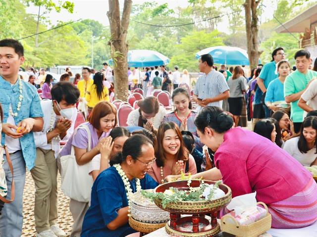 คณะรัฐศาสตร์และสังคมศาสตร์ 
