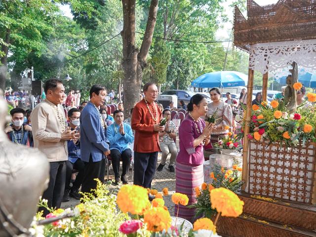 คณะรัฐศาสตร์และสังคมศาสตร์ 