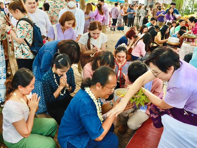 คณะรัฐศาสตร์และสังคมศาสตร์ 