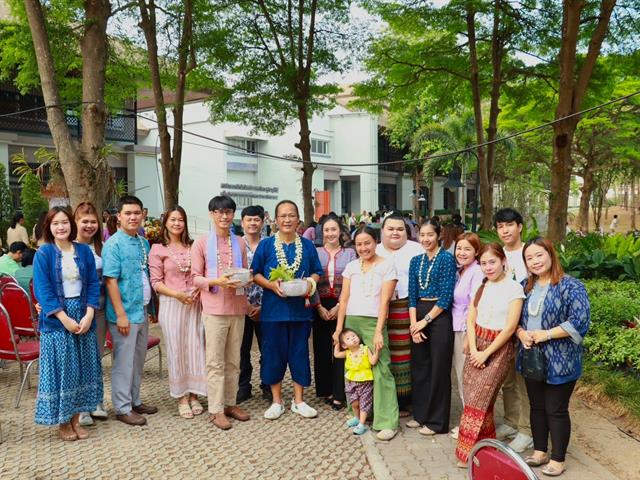 คณะรัฐศาสตร์และสังคมศาสตร์ 