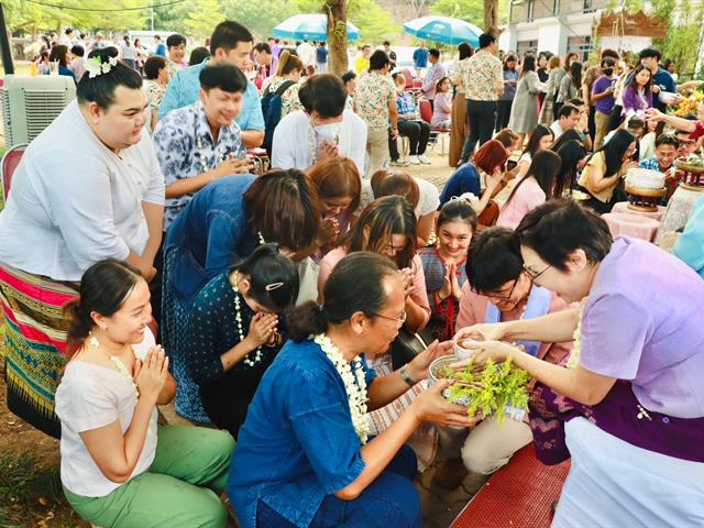 คณะรัฐศาสตร์และสังคมศาสตร์ 