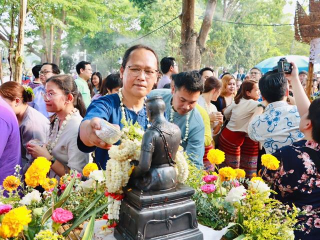 คณะรัฐศาสตร์และสังคมศาสตร์ 