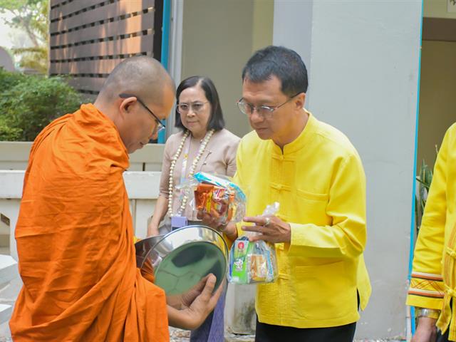 วิทยาลัยการศึกษา ดำเนินโครงการพิธีทำบุญครบรอบ 10 ปี วิทยาลัยการศึกษาและกิจกรรมประเพณีสงกรานต์รดน้ำดำหัวผู้บริหารและผู้อาวุโส ประจำปี 2567