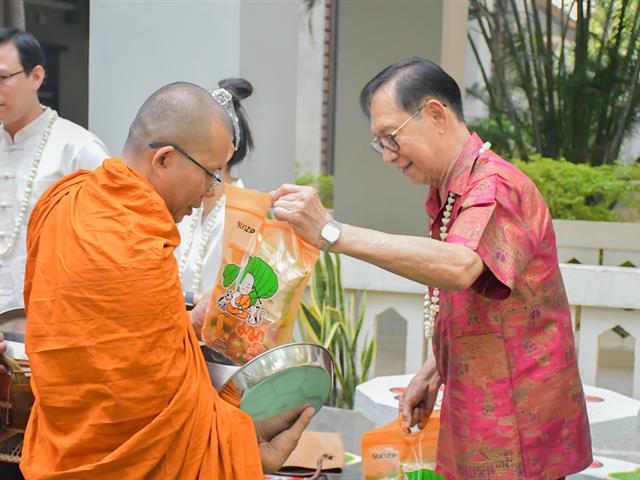 วิทยาลัยการศึกษา ดำเนินโครงการพิธีทำบุญครบรอบ 10 ปี วิทยาลัยการศึกษาและกิจกรรมประเพณีสงกรานต์รดน้ำดำหัวผู้บริหารและผู้อาวุโส ประจำปี 2567
