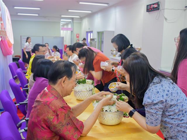 วิทยาลัยการศึกษา ดำเนินโครงการพิธีทำบุญครบรอบ 10 ปี วิทยาลัยการศึกษาและกิจกรรมประเพณีสงกรานต์รดน้ำดำหัวผู้บริหารและผู้อาวุโส ประจำปี 2567