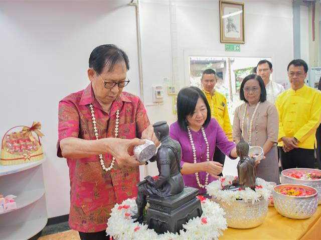 วิทยาลัยการศึกษา ดำเนินโครงการพิธีทำบุญครบรอบ 10 ปี วิทยาลัยการศึกษาและกิจกรรมประเพณีสงกรานต์รดน้ำดำหัวผู้บริหารและผู้อาวุโส ประจำปี 2567