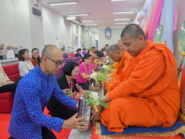 วิทยาลัยการศึกษา ดำเนินโครงการพิธีทำบุญครบรอบ 10 ปี วิทยาลัยการศึกษาและกิจกรรมประเพณีสงกรานต์รดน้ำดำหัวผู้บริหารและผู้อาวุโส ประจำปี 2567