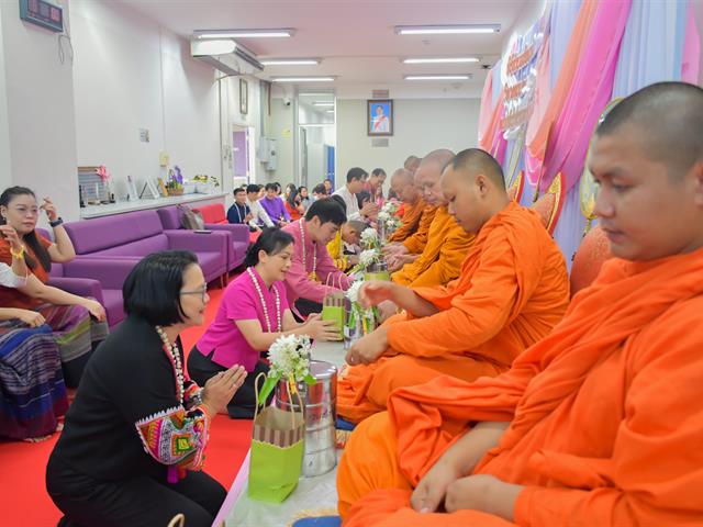วิทยาลัยการศึกษา ดำเนินโครงการพิธีทำบุญครบรอบ 10 ปี วิทยาลัยการศึกษาและกิจกรรมประเพณีสงกรานต์รดน้ำดำหัวผู้บริหารและผู้อาวุโส ประจำปี 2567