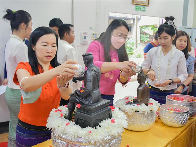 วิทยาลัยการศึกษา ดำเนินโครงการพิธีทำบุญครบรอบ 10 ปี วิทยาลัยการศึกษาและกิจกรรมประเพณีสงกรานต์รดน้ำดำหัวผู้บริหารและผู้อาวุโส ประจำปี 2567