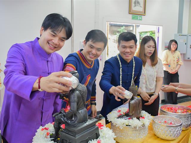 วิทยาลัยการศึกษา ดำเนินโครงการพิธีทำบุญครบรอบ 10 ปี วิทยาลัยการศึกษาและกิจกรรมประเพณีสงกรานต์รดน้ำดำหัวผู้บริหารและผู้อาวุโส ประจำปี 2567