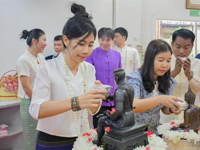 วิทยาลัยการศึกษา ดำเนินโครงการพิธีทำบุญครบรอบ 10 ปี วิทยาลัยการศึกษาและกิจกรรมประเพณีสงกรานต์รดน้ำดำหัวผู้บริหารและผู้อาวุโส ประจำปี 2567