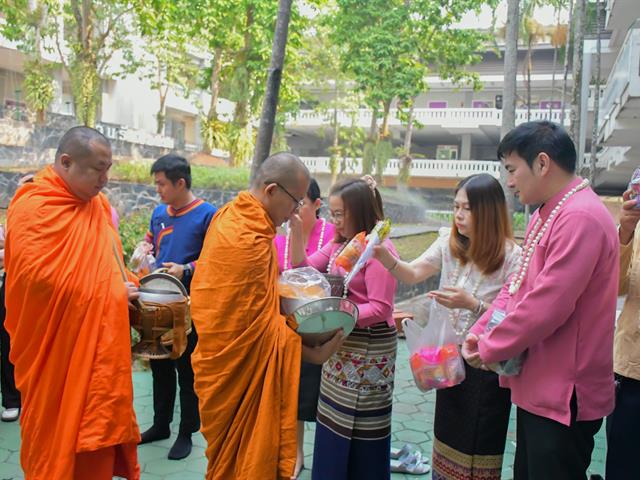 วิทยาลัยการศึกษา ดำเนินโครงการพิธีทำบุญครบรอบ 10 ปี วิทยาลัยการศึกษาและกิจกรรมประเพณีสงกรานต์รดน้ำดำหัวผู้บริหารและผู้อาวุโส ประจำปี 2567