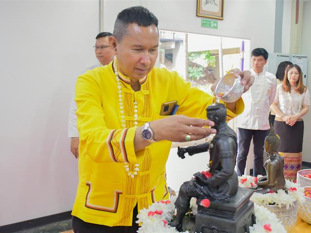 วิทยาลัยการศึกษา ดำเนินโครงการพิธีทำบุญครบรอบ 10 ปี วิทยาลัยการศึกษาและกิจกรรมประเพณีสงกรานต์รดน้ำดำหัวผู้บริหารและผู้อาวุโส ประจำปี 2567